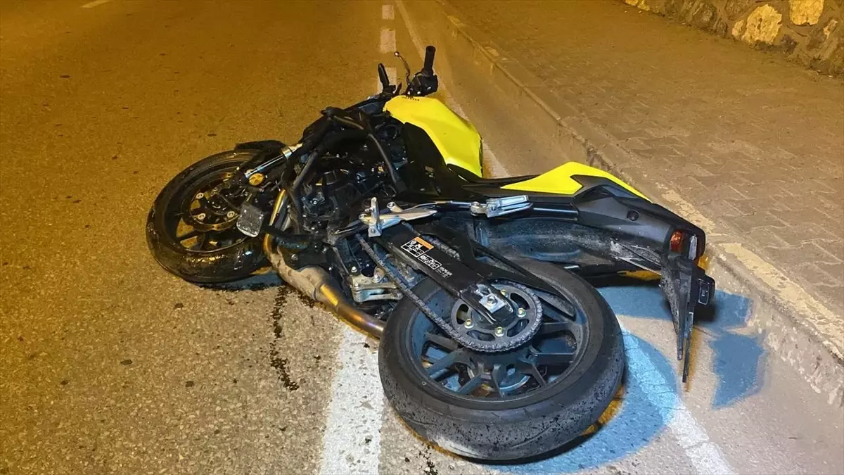 Karabük’te Motosiklet ile Motorlu Bisiklet Çarpıştı: 1 Ölü, 2 Ağır Yaralı