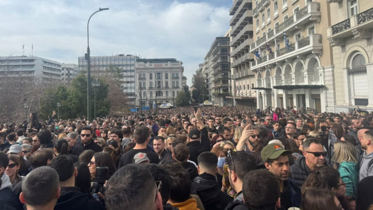 yunanistanda-57-kisinin-oldugu-tren-kazasinin-ikinci-yili-kimse-cezalandirilmadi-mbA8TwKm.jpg