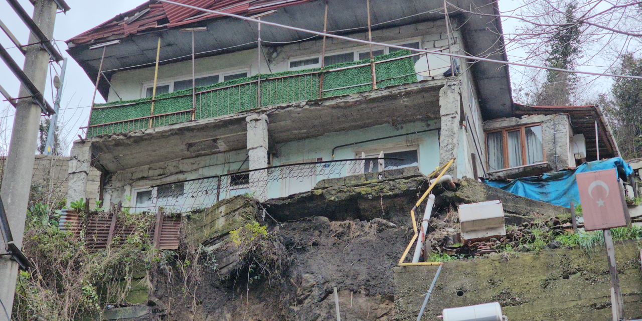 Zonguldak’ta heyelan alarmı: 3 ev apar topar boşaltıldı
