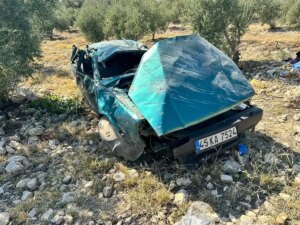 alasehirde trafik kazasi kari koca hayatini kaybetti QXbnO3Nd.jpg