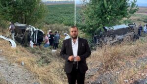 genc surucuyu hayattan koparan kaza LyenQWQb.jpg